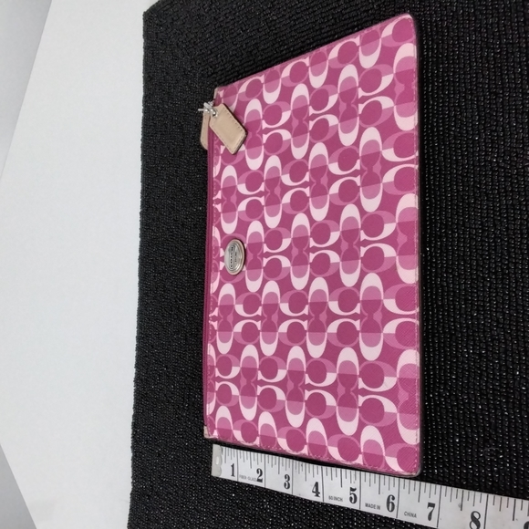 Pink Coach IPad case - Picture 8 of 8